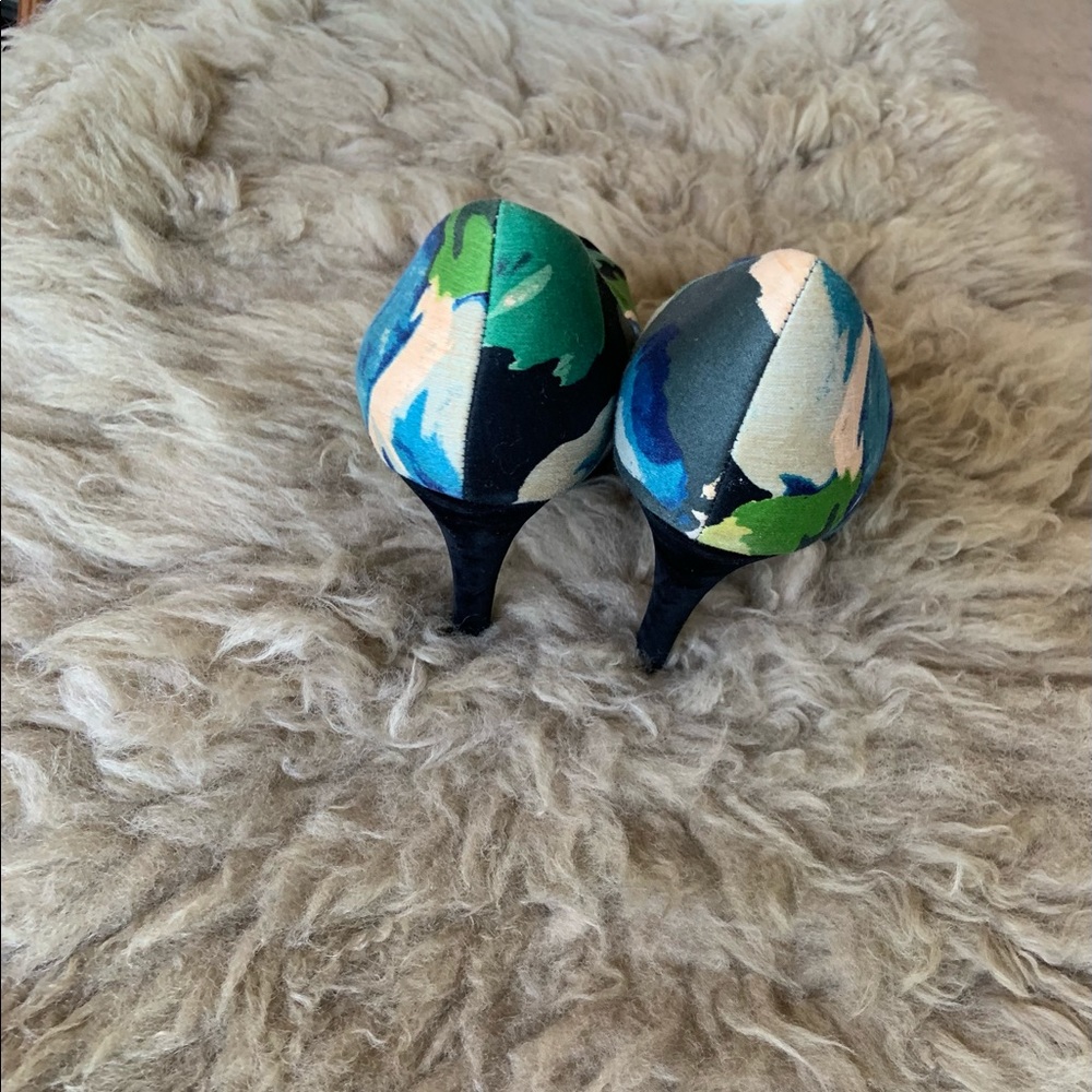 Size 6β¨β¨ - Picture 4 of 5